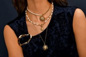 Idealny choker na zabawę karnawałową – jak łączyć go z różnymi stylami?