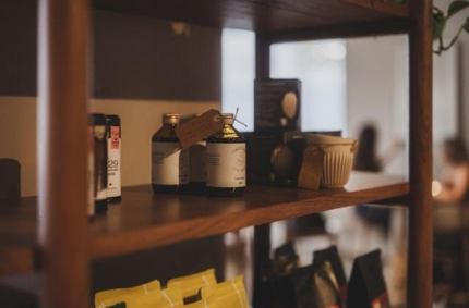 Dlaczego ludzie ufają produktom bardziej, kiedy mają czytelną etykietę