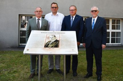 władze miasta oficjalnie odsłoniły pamiątkową tablicę na ul. Kościuszki