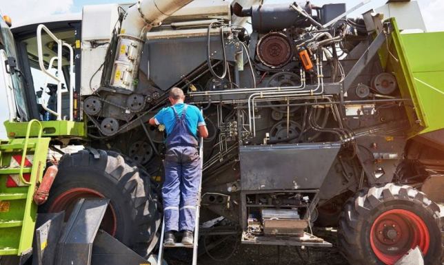 Jak wykonać przegląd maszyny rolniczej przed rozpoczęciem sezonu?
