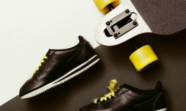 Sneakersy nadal na topie. Sprawdź jakie modele są hitem tego lata