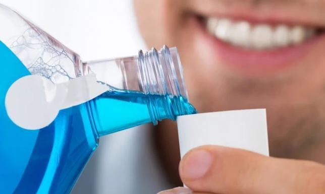 Czy płyn do płukania ust zabija zdrowe bakterie ?