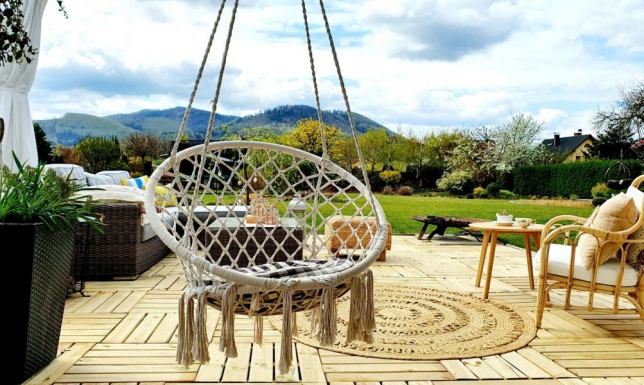 Czy warto zdecydować się na taras w drewnie naturalnym?