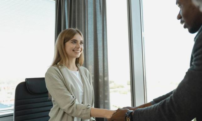 Dlaczego oraz w jaki sposób wykorzystywać opinie w poszukiwaniu pracy?