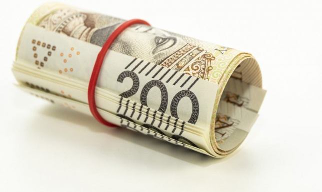Seniorka z Suwałk wrzuciła do kosza na śmieci 40 tys. zł 85-letnia kobieta wrzuciła do kosza na śmieci 40 tysięcy złotych