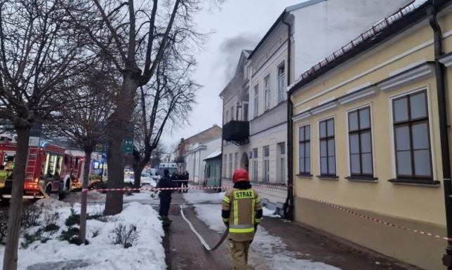 zgłoszenie o pożarze w jednej z kamienic znajdujących się na ulicy Kościuszki