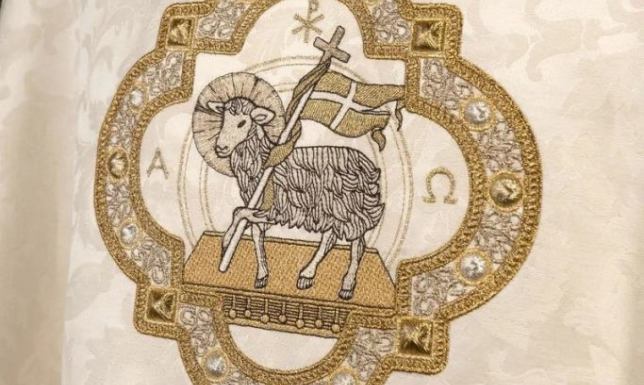 Alby i Komże dla Ministrantów: Jak Wybrać Rozmiar? Ornaty.pl Podpowiada Alby i Komże dla Ministrantów: Jak Wybrać Rozmiar? Ornaty.pl Podpowiada