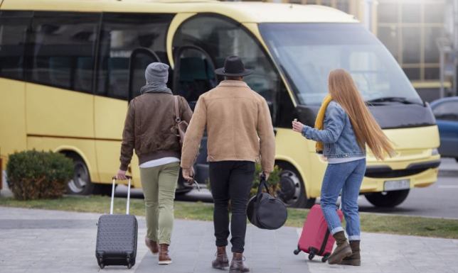 Wakacje z głową - dlaczego warto skorzystać z transportu na lotnisko w Gdańsku? Wakacje z głową
