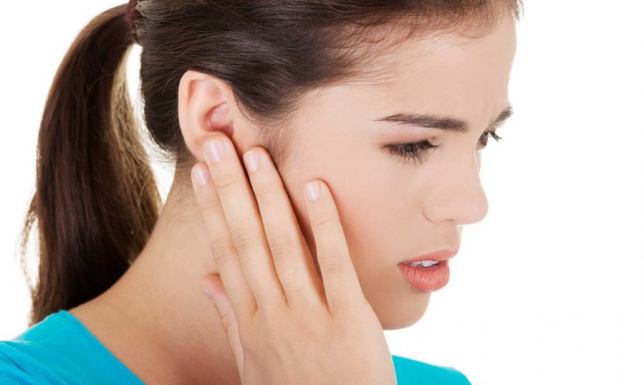 Co stosować na zatkane ucho? Sprawdź, co naprawdę działa Co stosować na zatkane ucho? Sprawdź, co naprawdę działa