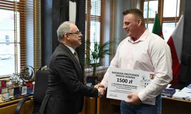 Strongman Krystian Makowiecki spotkał się z prezydentem Suwałk