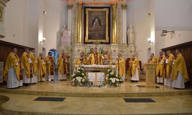 Ks. dr. Antoni Skowroński proboszcz parafii pw. Św. Aleksandra w Suwałkach