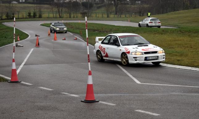 Swoje umiejętności techniki jazdy mogli podszkolić kierowcy w Suwałkach