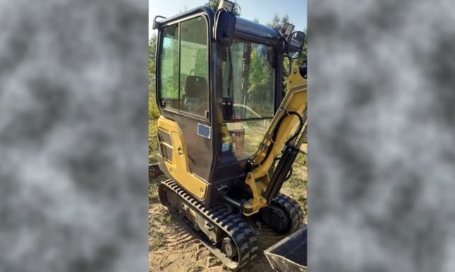 Pożyczył koparkę, a zamiast oddać - sprzedał policjanci zatrzymali dwóch mężczyzn odpowiedzialnych za przywłaszczoną koparkę