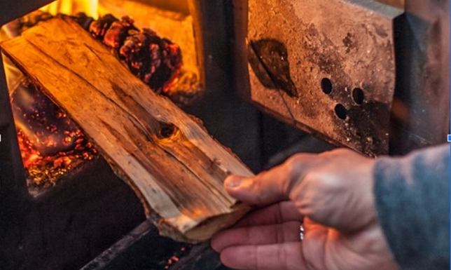 Nadal legalnie pal drewnem