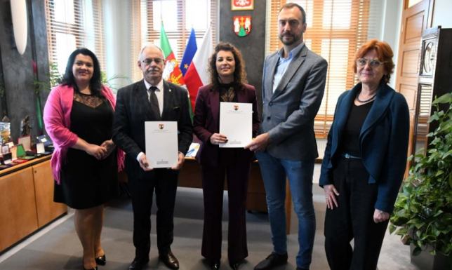 prezydent Suwałk podpisał umowę z białostocką firmą R/S Budownictwo