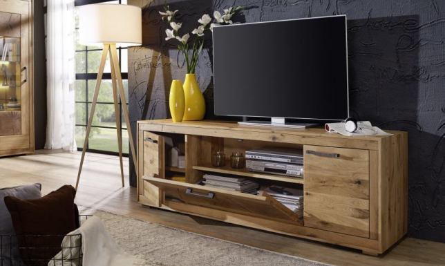 Różnorodność stylistyczna mebli drewnianych do pokoju dziennego  