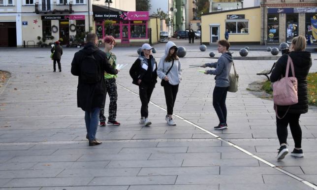 Suwalska młodzież za własne pieniądze kupiła odblaski dla mieszkańców