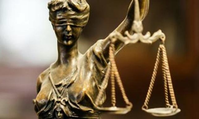 Mężczyzna oskarżony o usiłowanie zabójstwa w parku miejskim przy Rynku Zygmunta Augusta