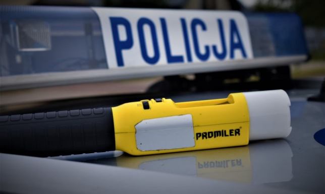 53-letni kierowca jechał nietrzeźwy i zasnął