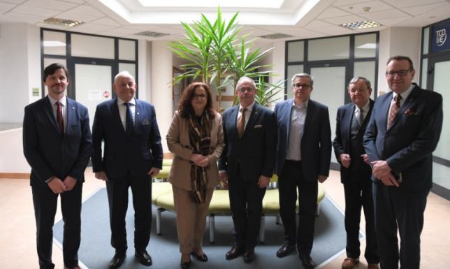 Ambasador Bośni I Hercegowiny w Suwałkach Ambasador Bośni i Hercegowiny Koviljki Špirić w suwalskim Ratuszu