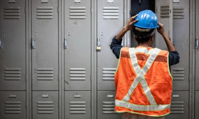 Szafki ubraniowe – jakie wymagania muszą spełnić?