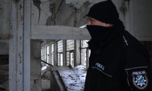 Policjanci z Augustowa uratowali 65-latka, który był bliski zamarznięcia