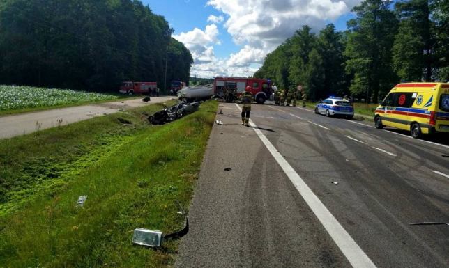 DK8 Jedna osoba zginęła, a dwie trafiły do szpitala.