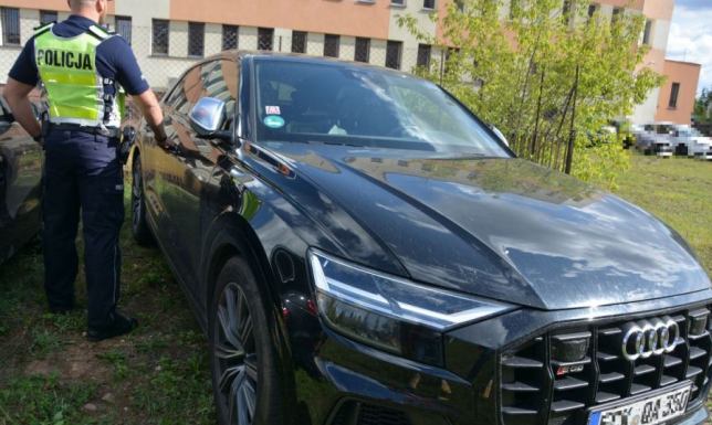Audi o wartości 400 000 zł odzyskali suwalscy policjanci Samochód został skradziony w Niemczech i miał trafić na Litwę