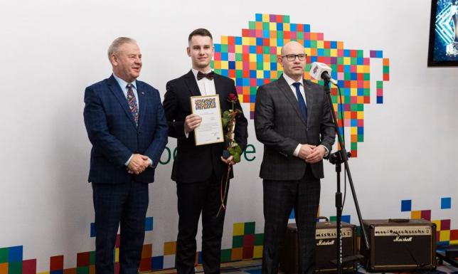 Damian Balcer wśród 11. nagrodzonych Marszałek nagrodził artystów i ludzi kultury