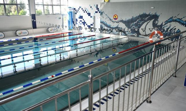 dokładanie z miejskiej kasy do basenu w Szkole Podstawowej nr 10