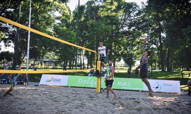 Siatkówka plażowa nad zalewem Arkadia