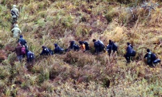 Migranci chcą nielegalnie dostać się do krajów Europy Zachodniej