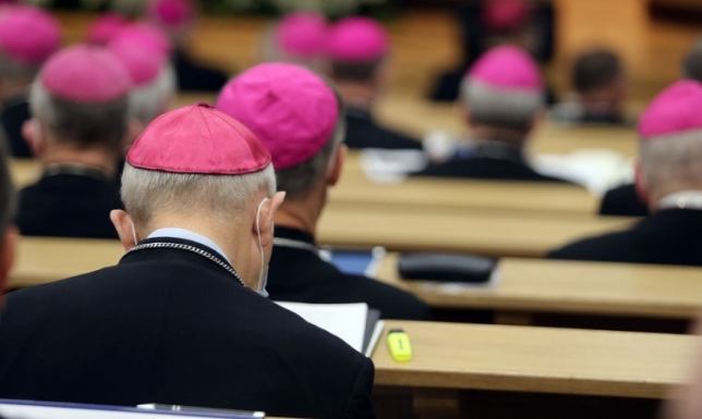 Zniesienie dyspens od uczestnictwa w niedzielnej Mszy świętej oraz w święta nakazane