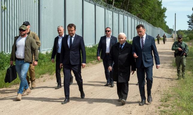 Kaczyński i Błaszczak spotkali się z żołnierzami w powiecie augustowskim