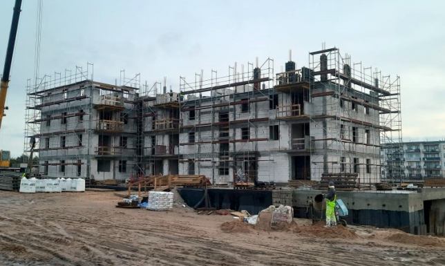 Postępuje budowa bloku przy Franciszkańskiej Zarząd Budynków Mieszkalnych w Suwałkach postawi blok przy Franciszkańskiej