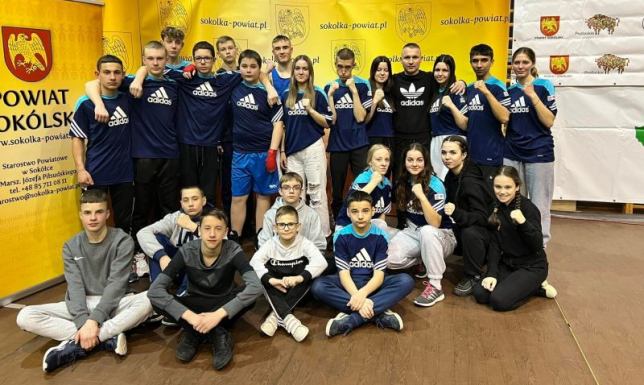 Młodzi suwalczanie Wicemistrzami Województwa w boksie zawodnicy sekcji Ośrodka Sportu i Rekreacji w Suwałkach wicemistrzami w boksie