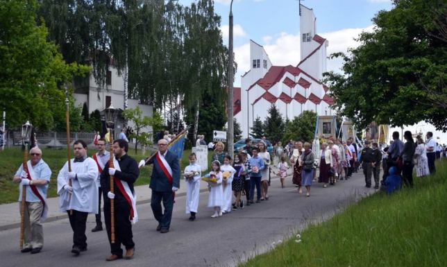 utrudnienia w ruchu drogowym związane z procesjami w Suwałkach