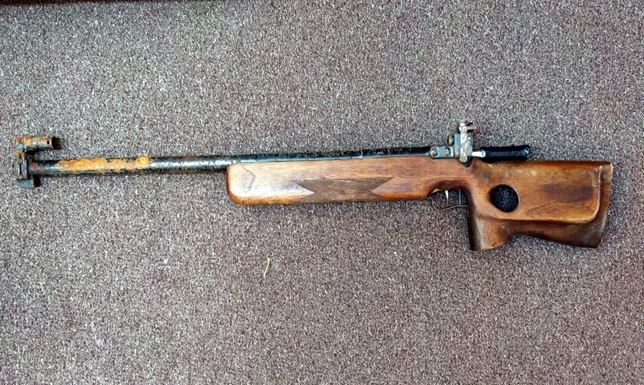 Sejneńscy kryminalni zatrzymali 35-latka podejrzanego o posiadanie narkotyków i broni palnej