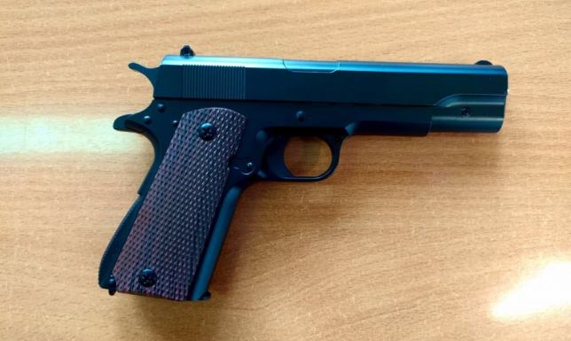 35-letni mężczyzna chciał wysiąść na stacji, na której pociąg nie zatrzymuje się