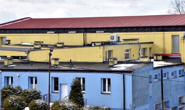 Pływalnia OSiR w Suwałkach, dziewięć budek dla jerzyków