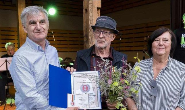 Marian Szaryński wyróżniony Honorową Odznaką Województwa Podlaskiego Multiinstrumentalista, muzyk jazzowy, pedagog z Suwalszczyzny