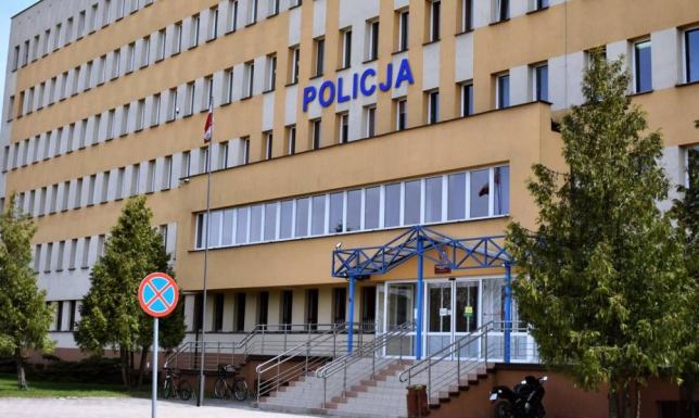 pluli na jej przedmioty, wyzywali, grozili śmiercią
