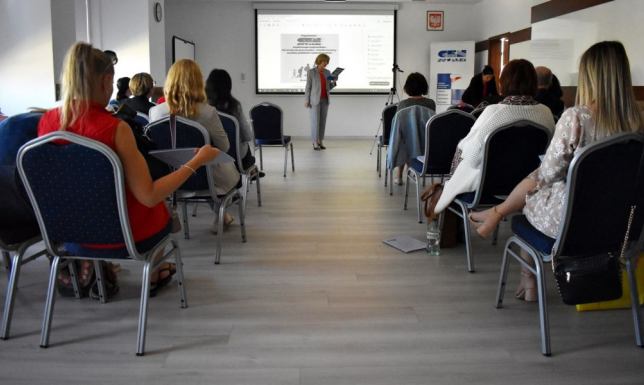 Od ucznia do pracownika – ścieżka kariery uczniów polskich i cudzoziemskich