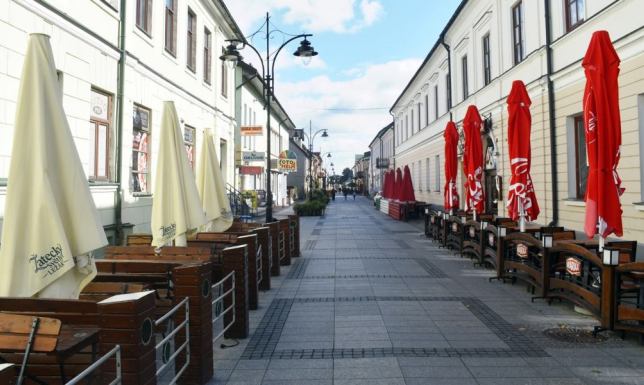 Sprzedano mniej alkoholu w punktach gastronomicznych i sprzedaży detalicznej