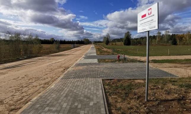 drogi dla pieszych w Gawrych-Rudzie oraz w miejscowości Płociczno-Osiedle