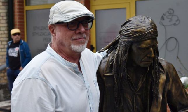 projekt uchwały w sprawie nadania Panu Janowi Chojnackiemu tytułu