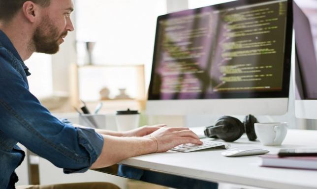 Dlaczego zagraniczne firmy zlecają swoje usługi IT do Polski?