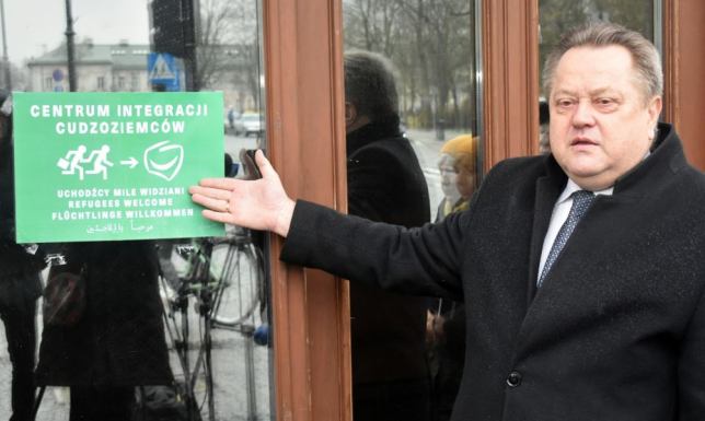 O wycofanie się ze "szkodliwych dla Polski działań" apelował Jarosław Zieliński