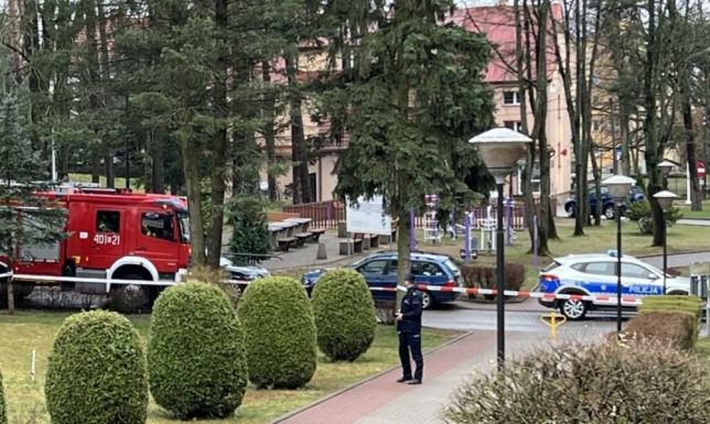 na terenie Augustowskiego Centrum Edukacyjnego odbyły się ćwiczenia obronne
