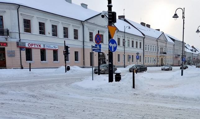 Jeden metr sześcienny puchu śniegowego waży do 200 kg